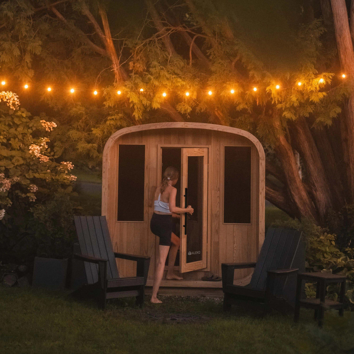 ALEKO Arnica Rustic Cedar Square Sauna – 4 Person Outdoor Wet & Dry Sauna